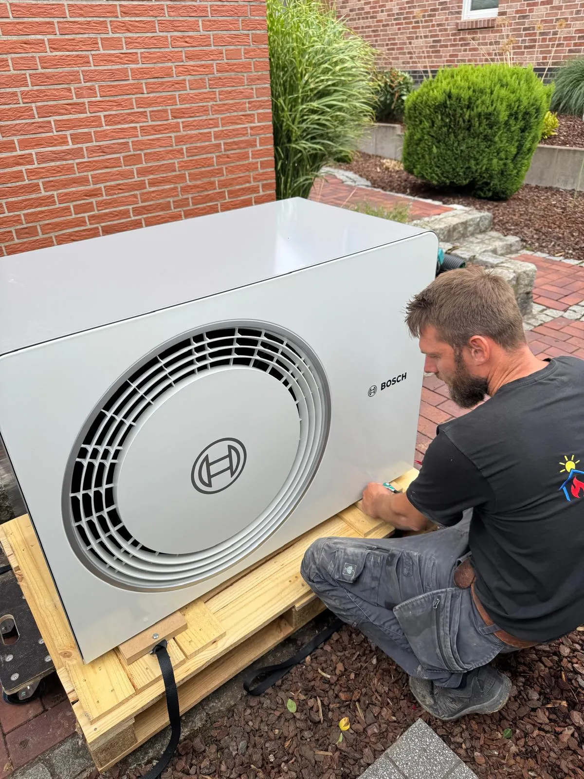 Fachhandwerker bei der Installation